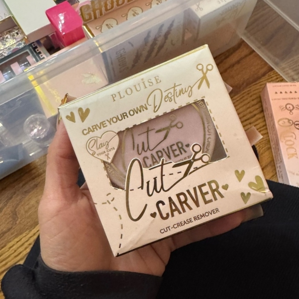 P.Louise Cut Carver Makeup Tool